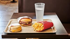 Cibo da fast food. Panini, patatine e bibita.
